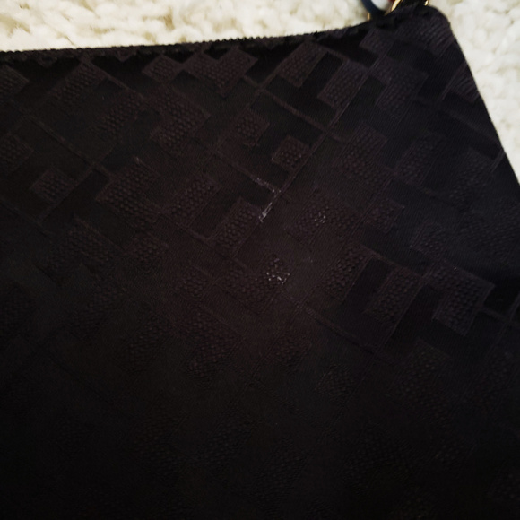 Classic Tommy Hilfiger Black Crossbody with Signature TH Emblem - Picture 5 of 8